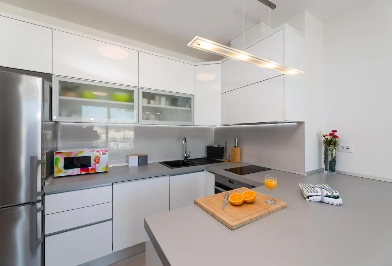 Split Sky Apartment 0*,